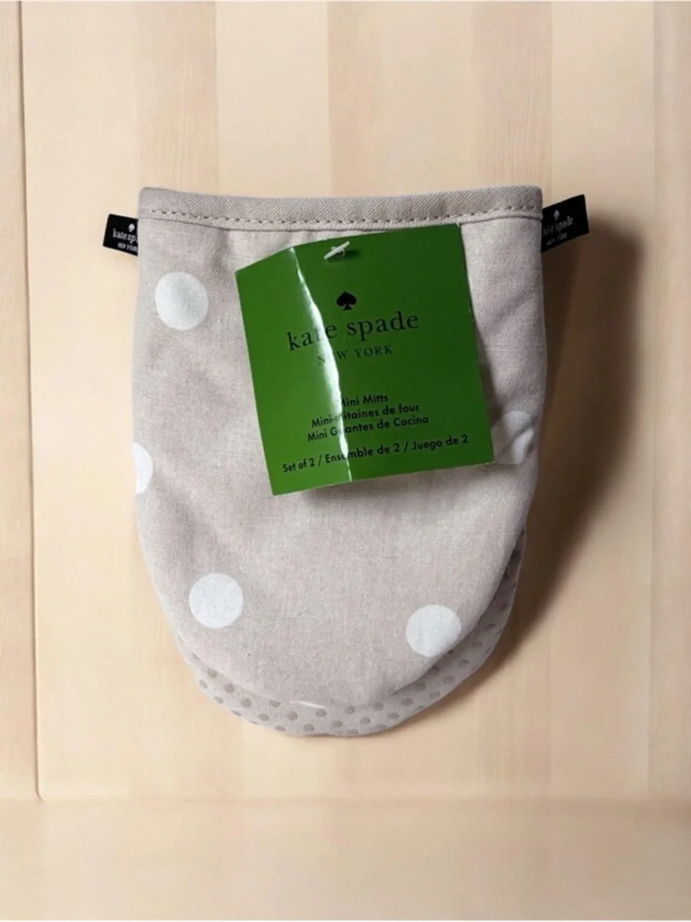 kate spade polka dot mini oven mitts - light beige and white